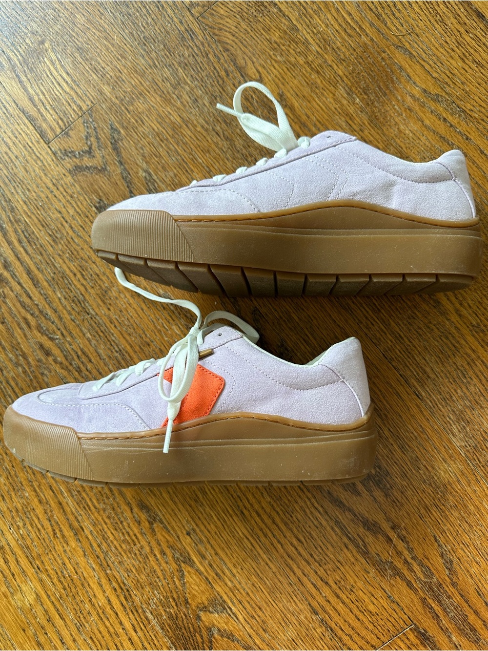 Women’s Size 9 Lavender Suede Dr. Scholl’s ‘Time Off’ Sneaker with Red Accents - Picture 3 of 6